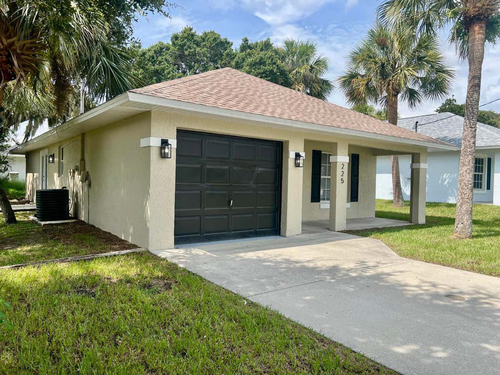 Photo of 225 12th Street SW, Vero Beach, FL 32962 (MLS # B26061648)