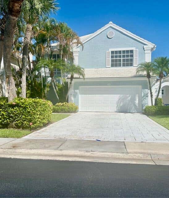 Photo of 10 Blenheim Court, Palm Beach Gardens, FL 33418 (MLS # B26066762)