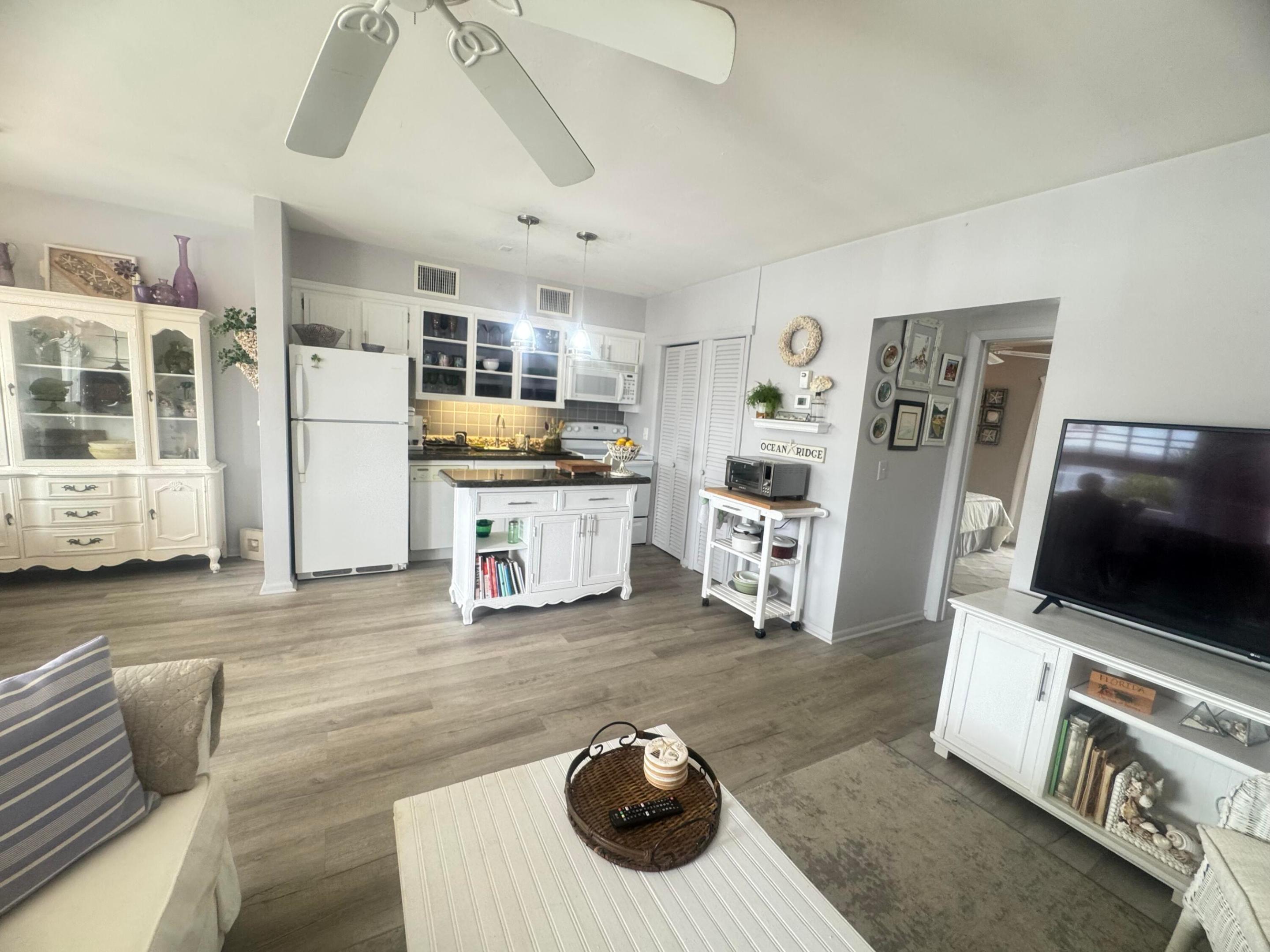 COLONIAL RIDGE CORP - Residential Lease