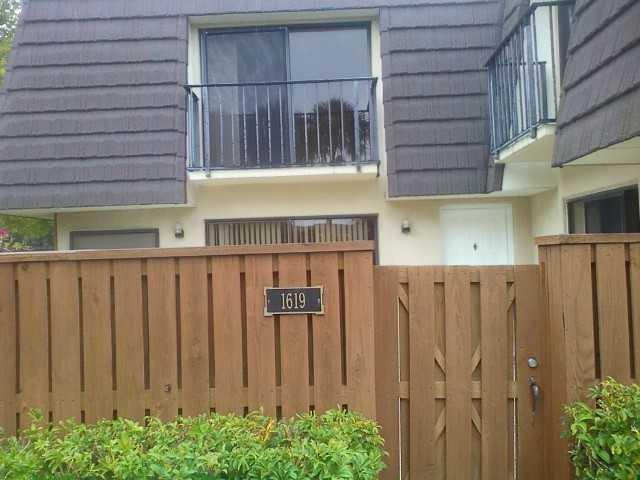 Walking distance to the beach and the Juno Beach pierm shopping and services. Bluffs towhome - annual rental. Wood look ceramic flooring downstairs, carpet upstairs, washer and dryer in unit. Private courtyard, 2 parking spaces. A+ community wtih large community pool, tennis, walking paths and lakes. Easy to show. Available immediately. Small pet ok.