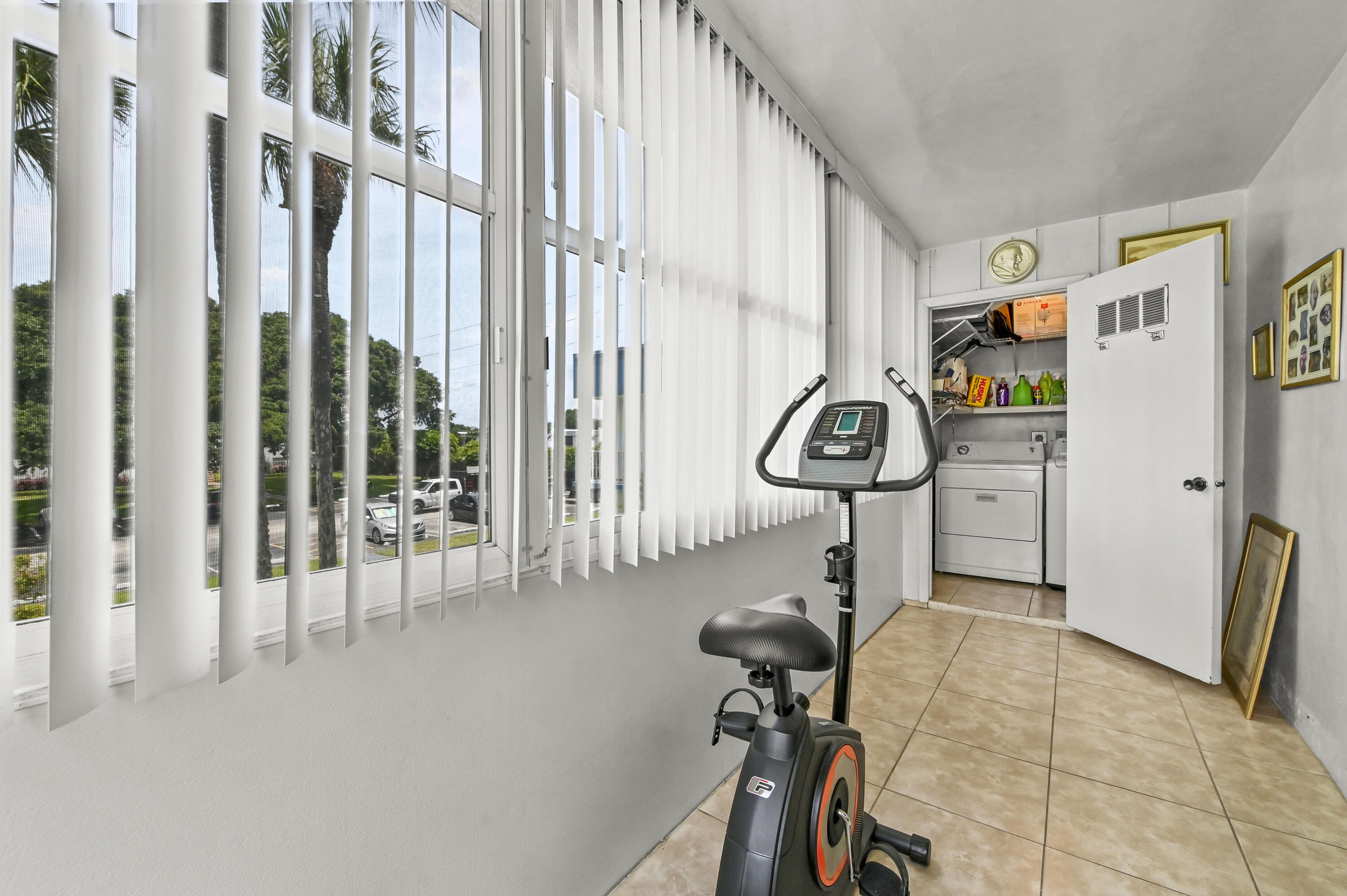 KINGS POINT - Residential