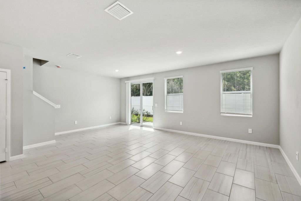 Photo of 423 Salisbury Circle, Fort Pierce, FL 34982 (MLS # B26028032)