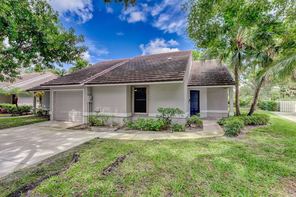 Photo of 700 Bannock Lane, Palm Beach Gardens, FL 33418 (MLS # R10797319)