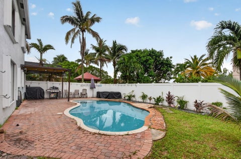 Tiny photo for 2911 E SABLE Circle, Margate, FL 33063 (MLS # B26084030)