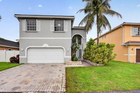 Photo of 2911 E SABLE Circle, Margate, FL 33063 (MLS # B26084030)