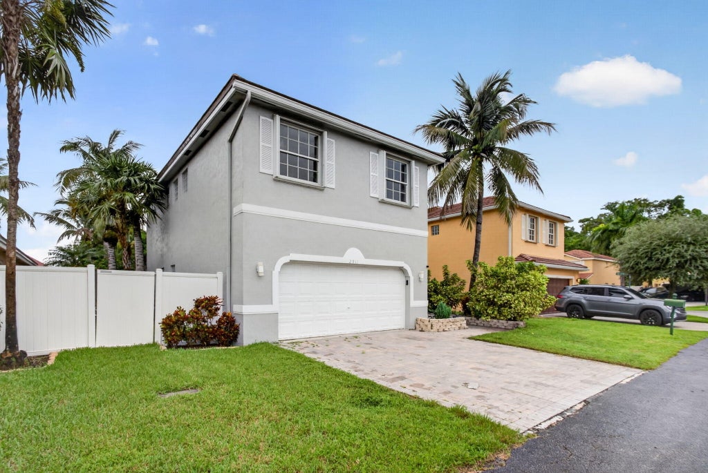 Photo of 2911 E SABLE Circle, Margate, FL 33063 (MLS # B26084030)