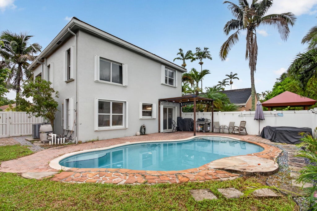 Photo of 2911 E SABLE Circle, Margate, FL 33063 (MLS # B26084030)