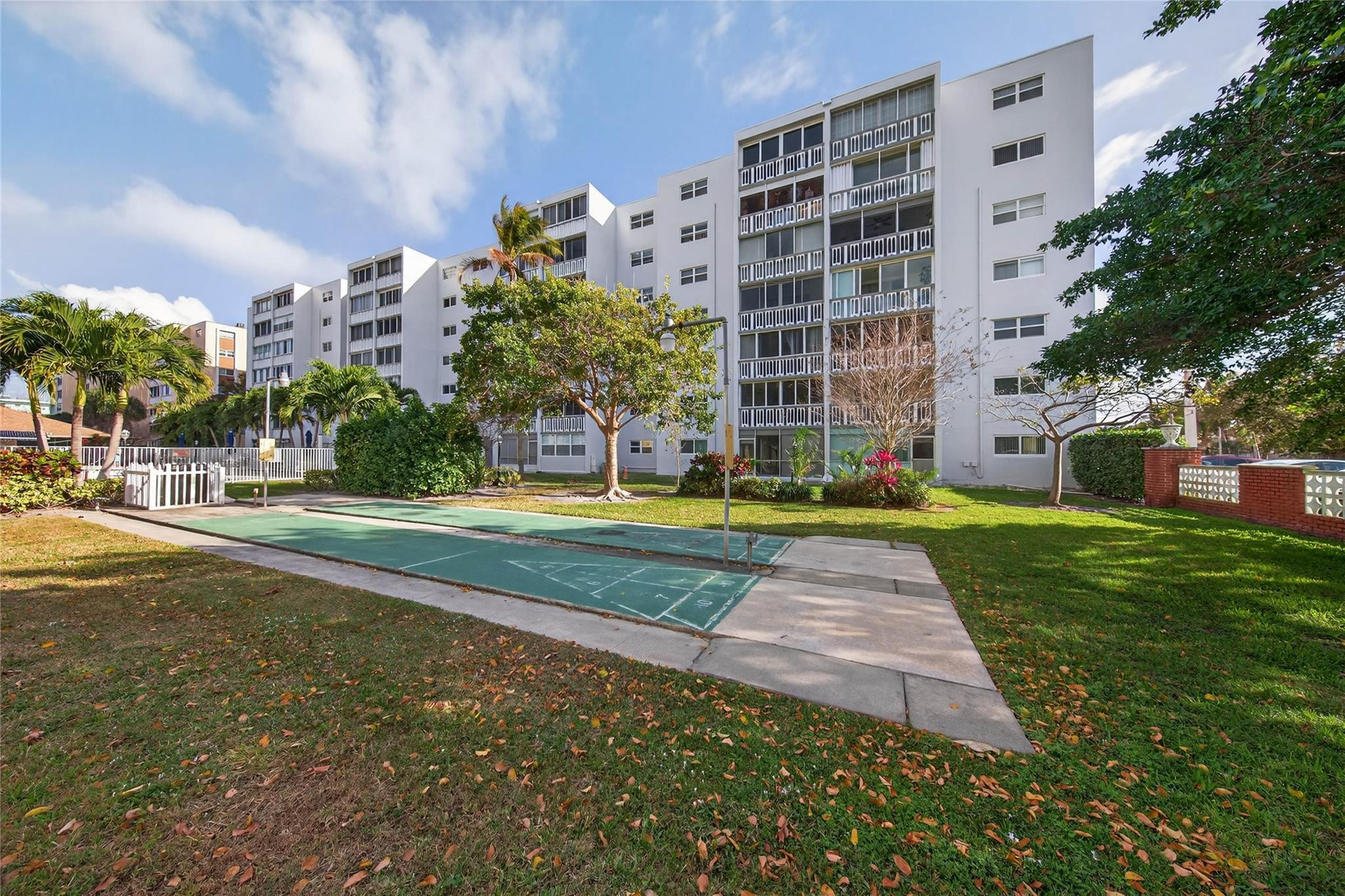 Meadowbrook Towers - Residential