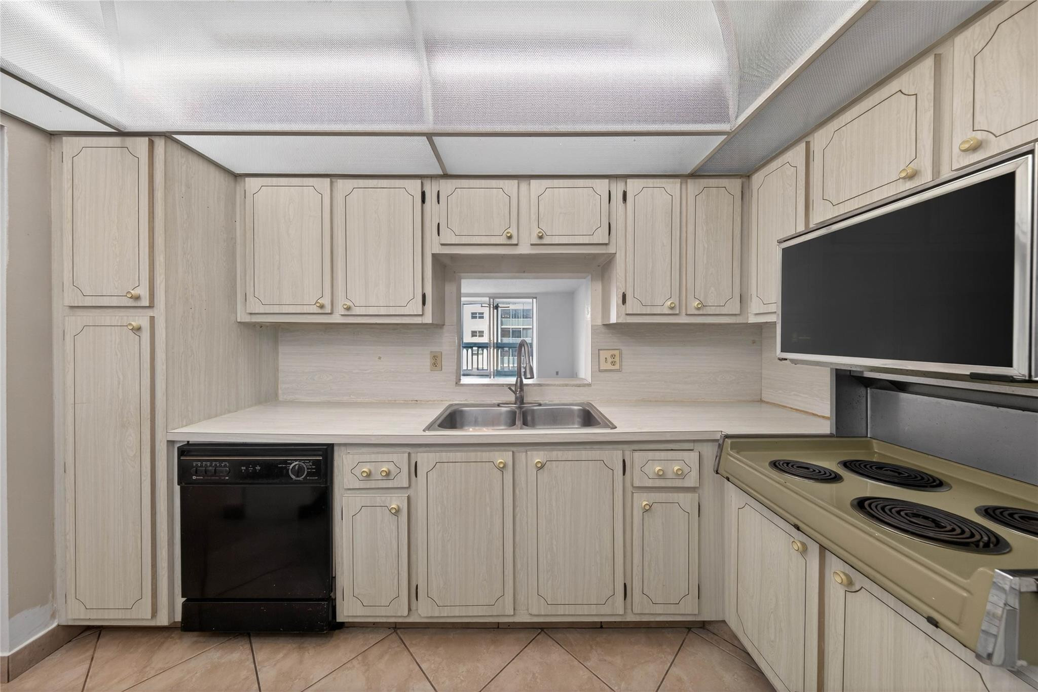 Meadowbrook Towers - Residential