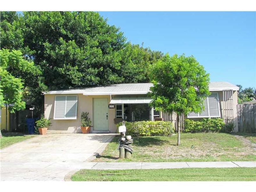 WATERFRONT, OCEAN ACCESS ! IN-DECK SOLAR SPA ! Spotless, freshly painted 2/2 + LG DEN/sitting room adjoins master, 10x20 covered patio, 40 ft deck & 35 Ft bi-level dock on Ocean-Access Canal ! Fenced yard, Workshop w/ A/C! Updated Kitchen w/ marble counte rtops, farm sink, water filter & new refrigerator. Updated Baths w/ claw tub in main bath & huge custom tile shower in Master Bath ! High-Efficiency Washer/Dryer, Stamped concrete driveway ! Maintenance free ! Dead End street ! Won't last ! Better Hurry !