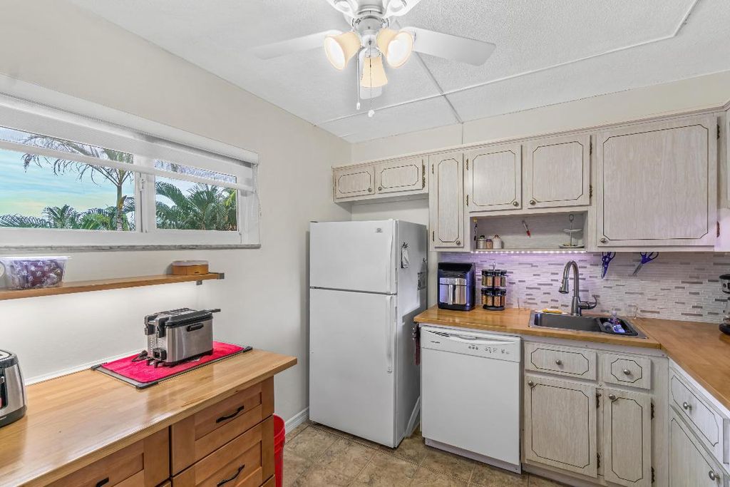 Photo of 2562 N Garden Drive #306, Lake Worth, FL 33461 (MLS # R10950034)