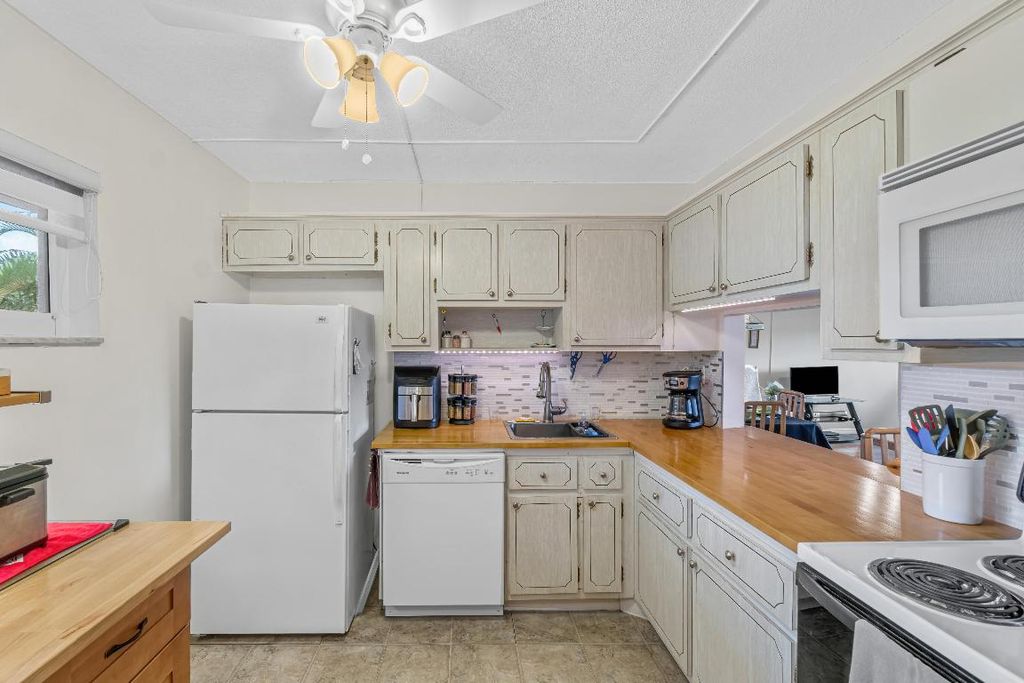 Photo of 2562 N Garden Drive #306, Lake Worth, FL 33461 (MLS # R10950034)
