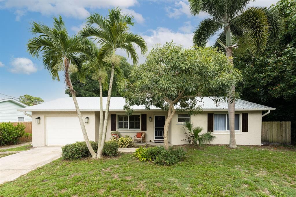 Photo of 1036 E 14th Street, Stuart, FL 34996 (MLS # R10730066)