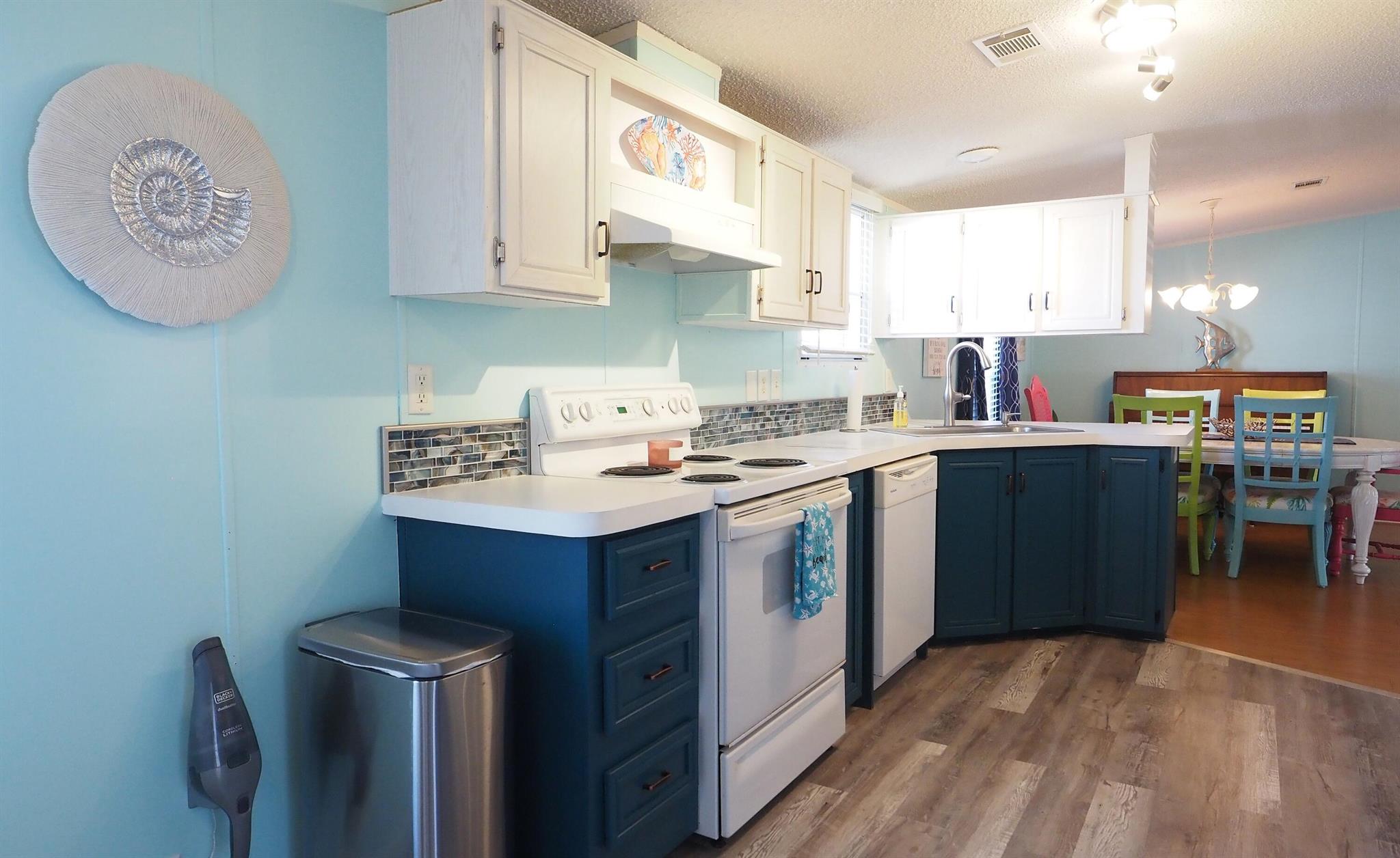 TROPICAL ISLES - Residential