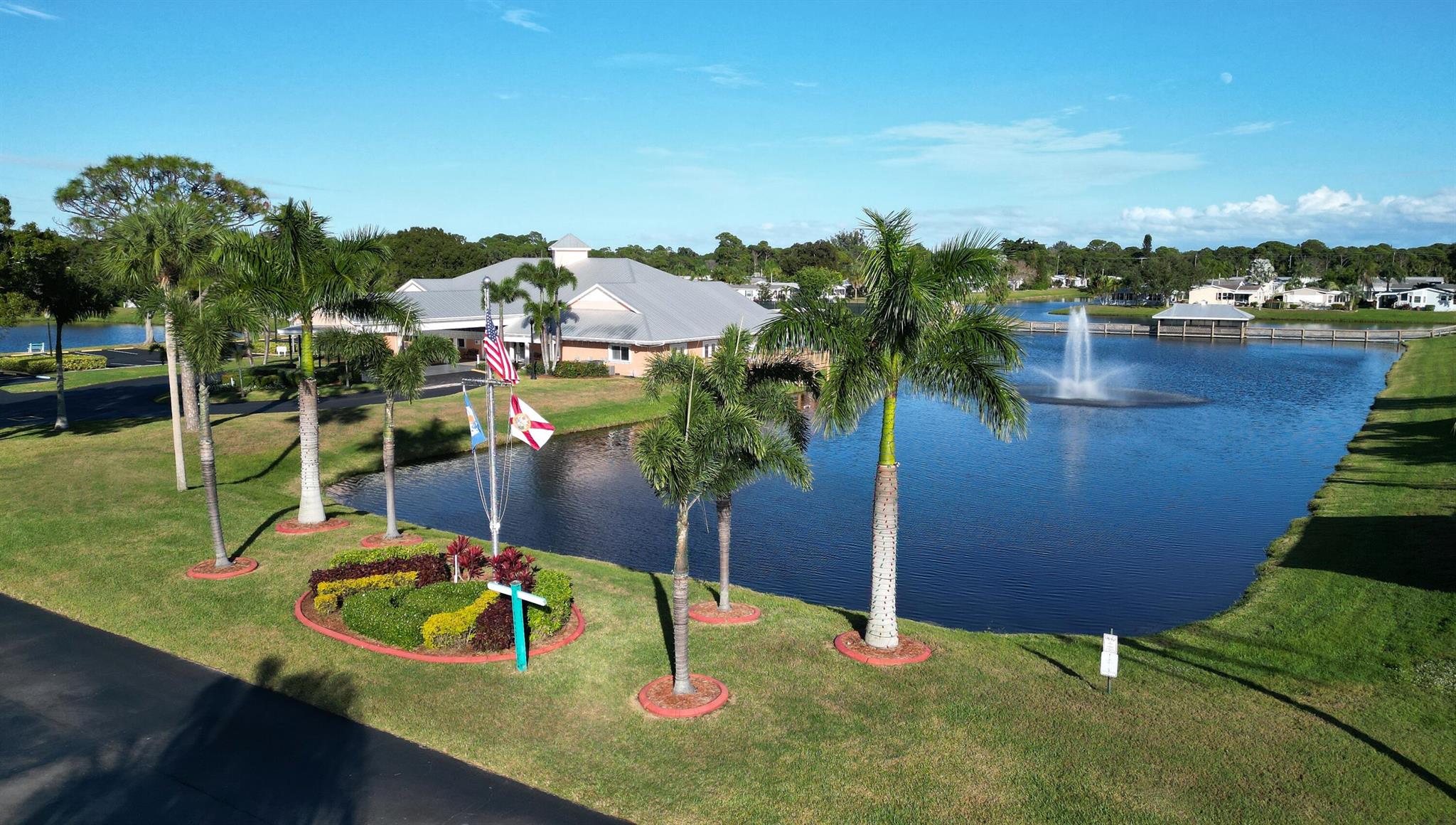 TROPICAL ISLES - Residential