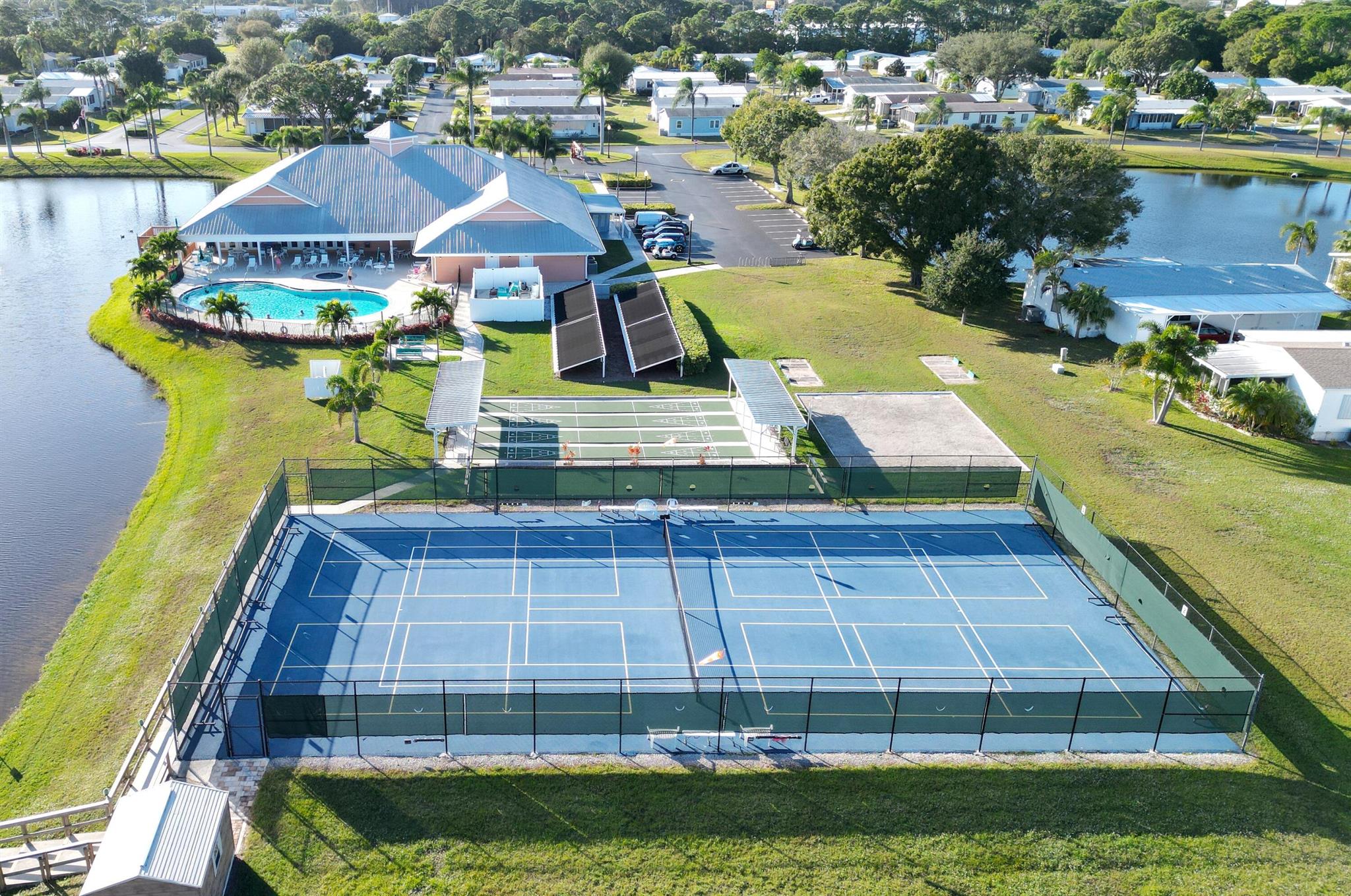 TROPICAL ISLES - Residential