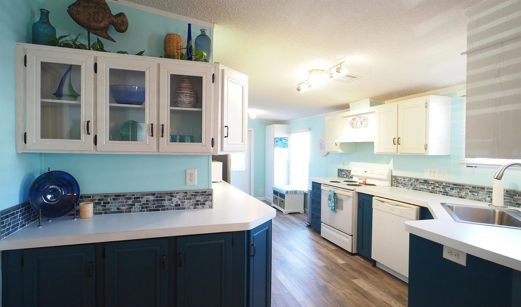 TROPICAL ISLES - Residential