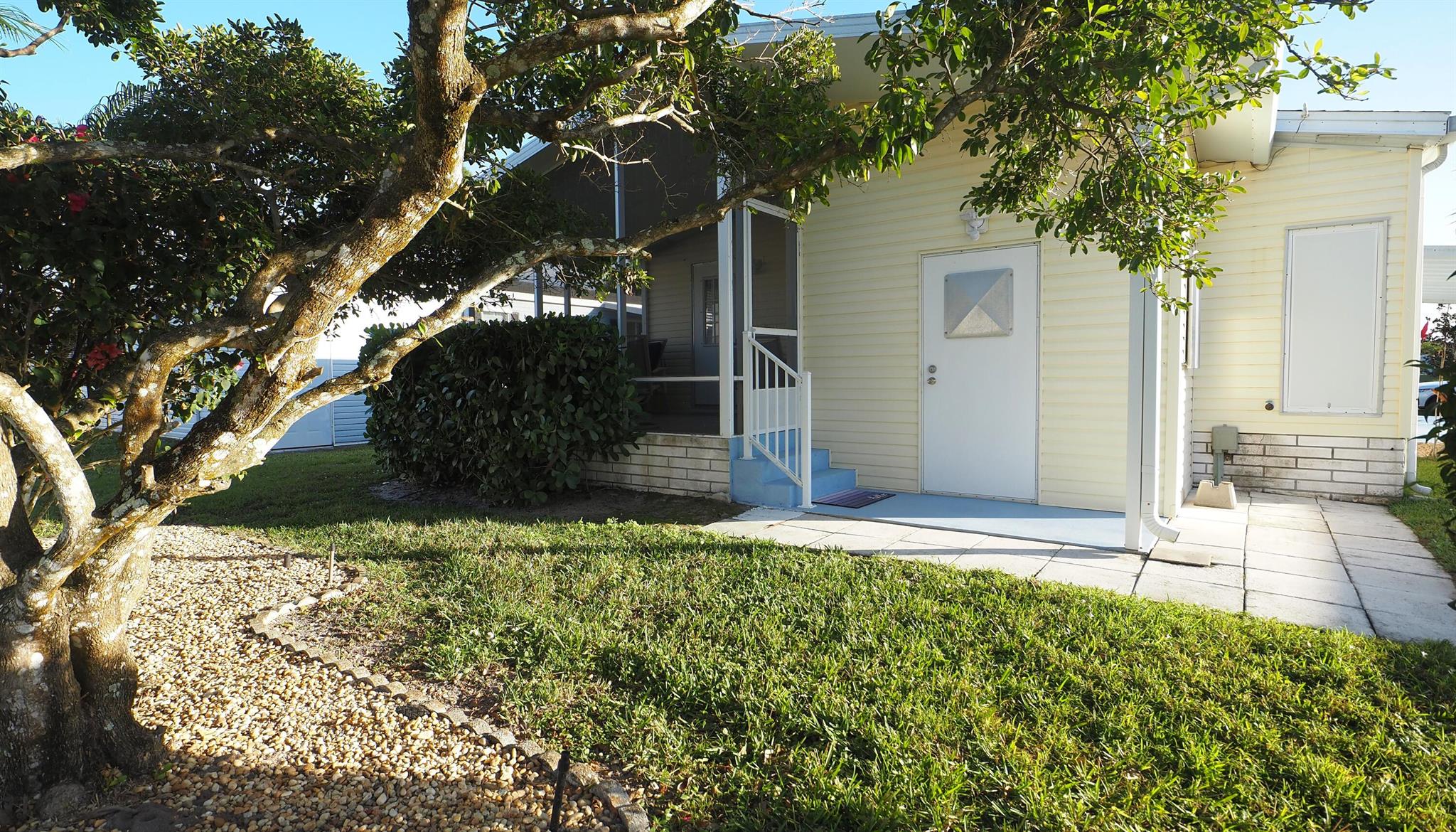 TROPICAL ISLES - Residential