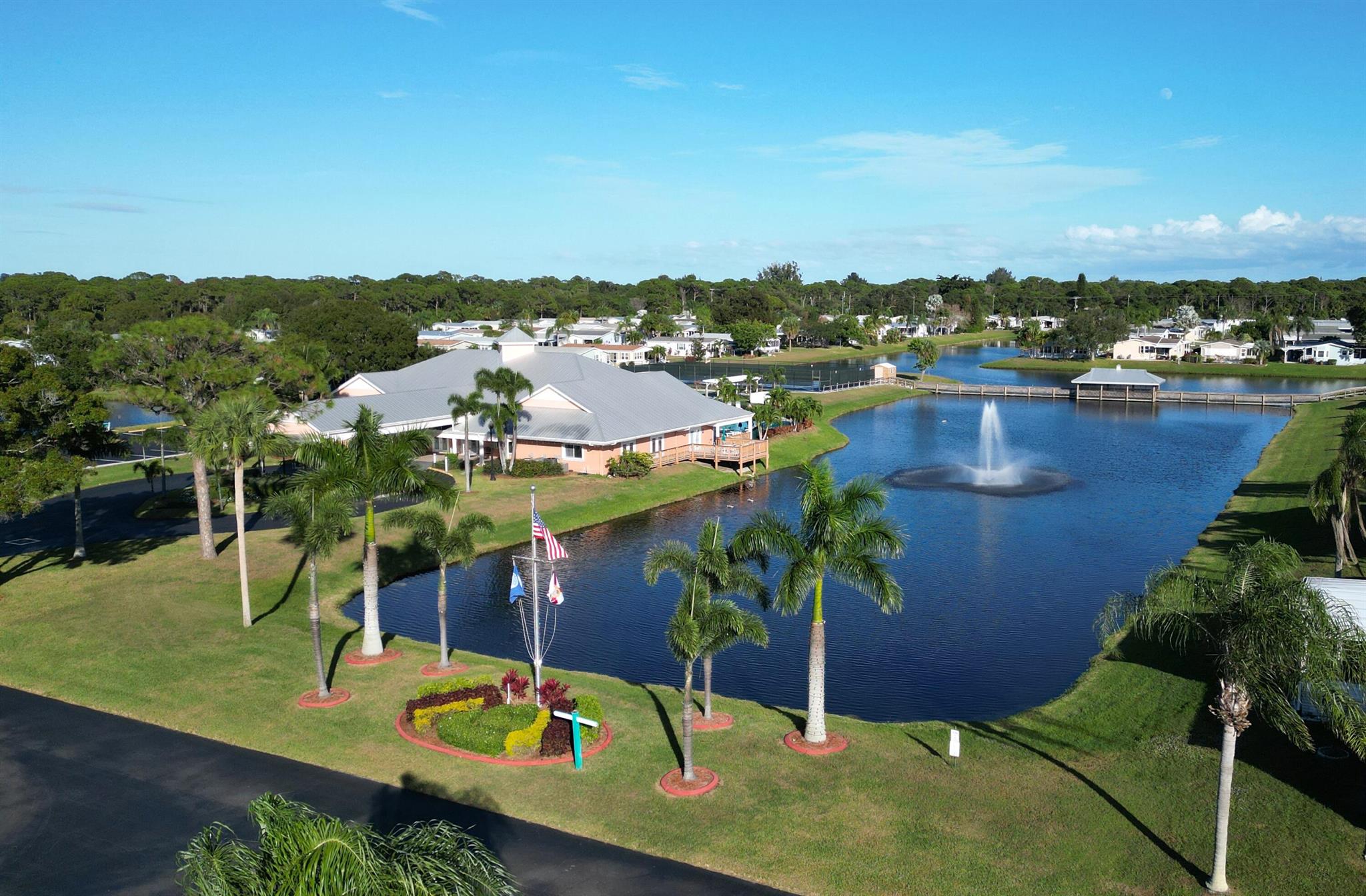 TROPICAL ISLES - Residential