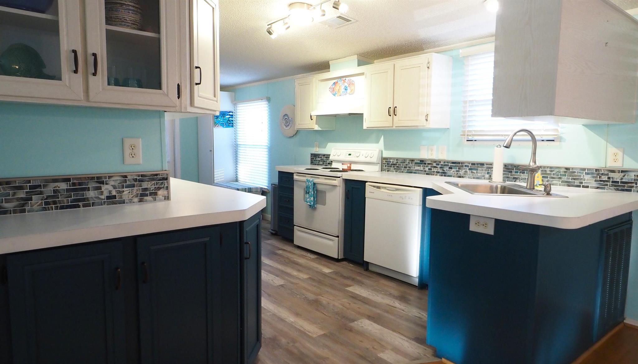 TROPICAL ISLES - Residential