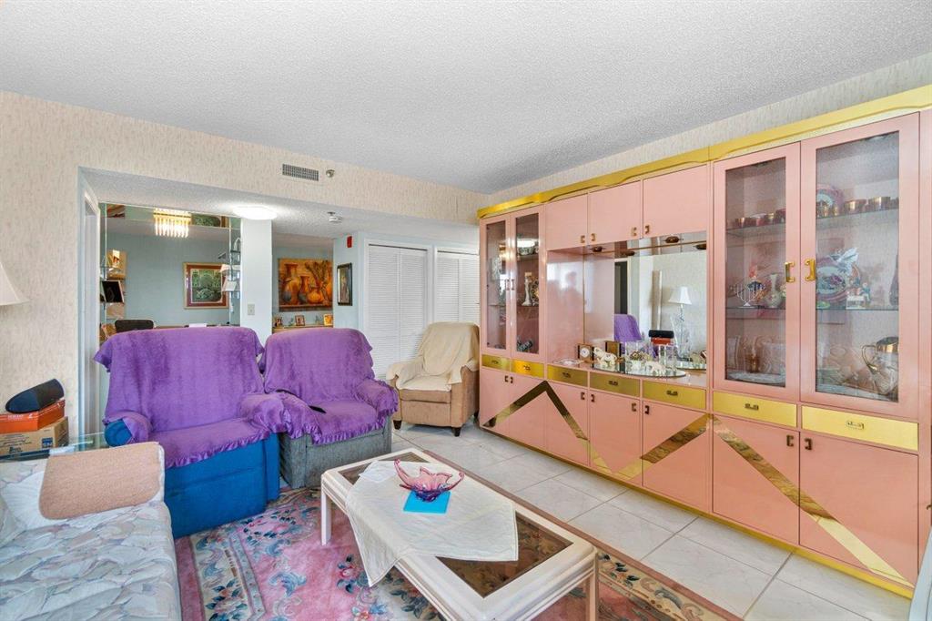 ENVIRON TOWERS 1 CONDO - Residential