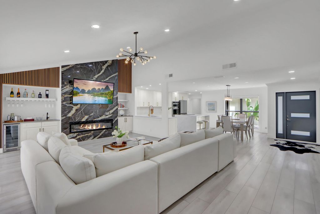 Photo of 39 Edinburgh Drive, Palm Beach Gardens, FL 33418 (MLS # R11135499)