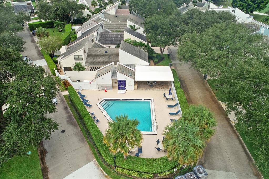 GREENS CAY OF JONATHANS LANDING - Residential