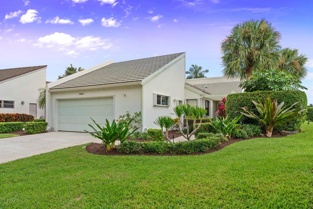 GREENS CAY OF JONATHANS LANDING - Residential