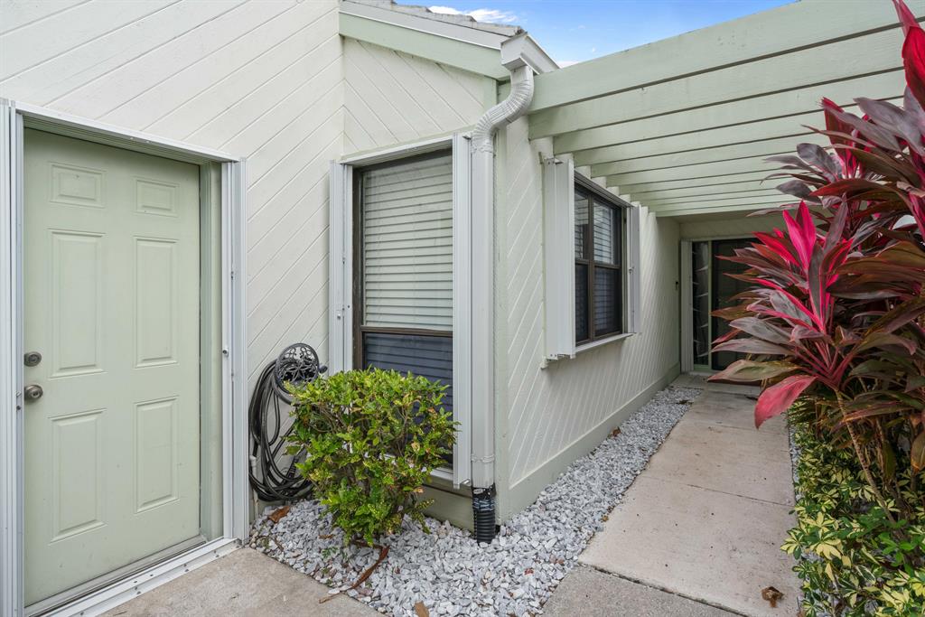 GREENS CAY OF JONATHANS LANDING - Residential