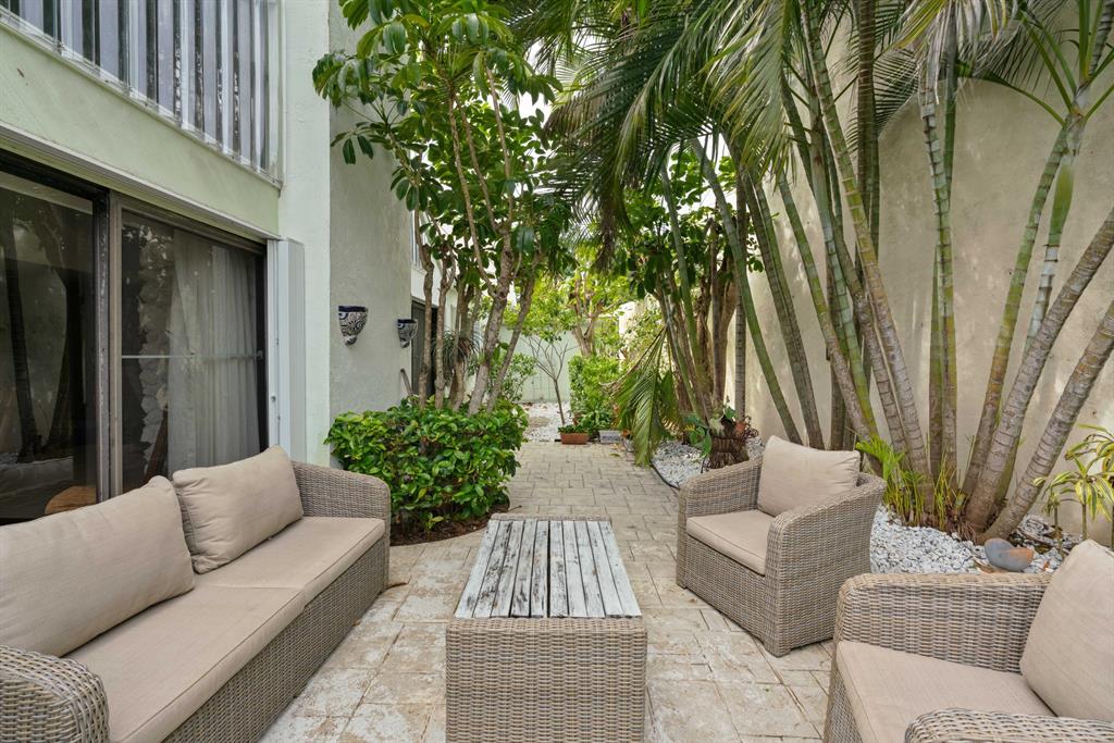 GREENS CAY OF JONATHANS LANDING - Residential