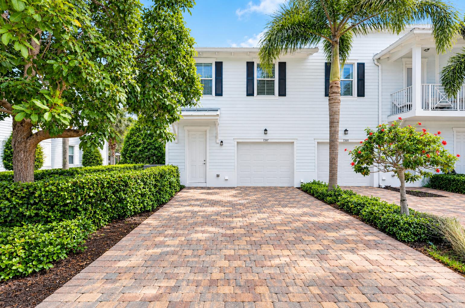 1201 DAKOTA Drive