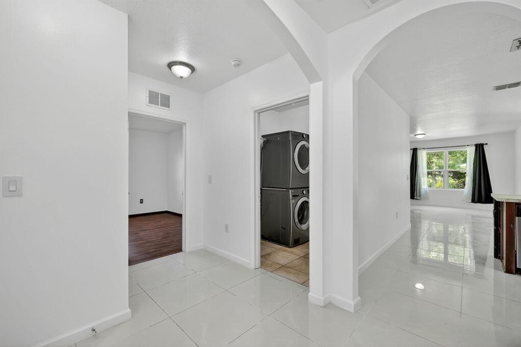 PORT ST LUCIE SECTION 9 - Residential Lease