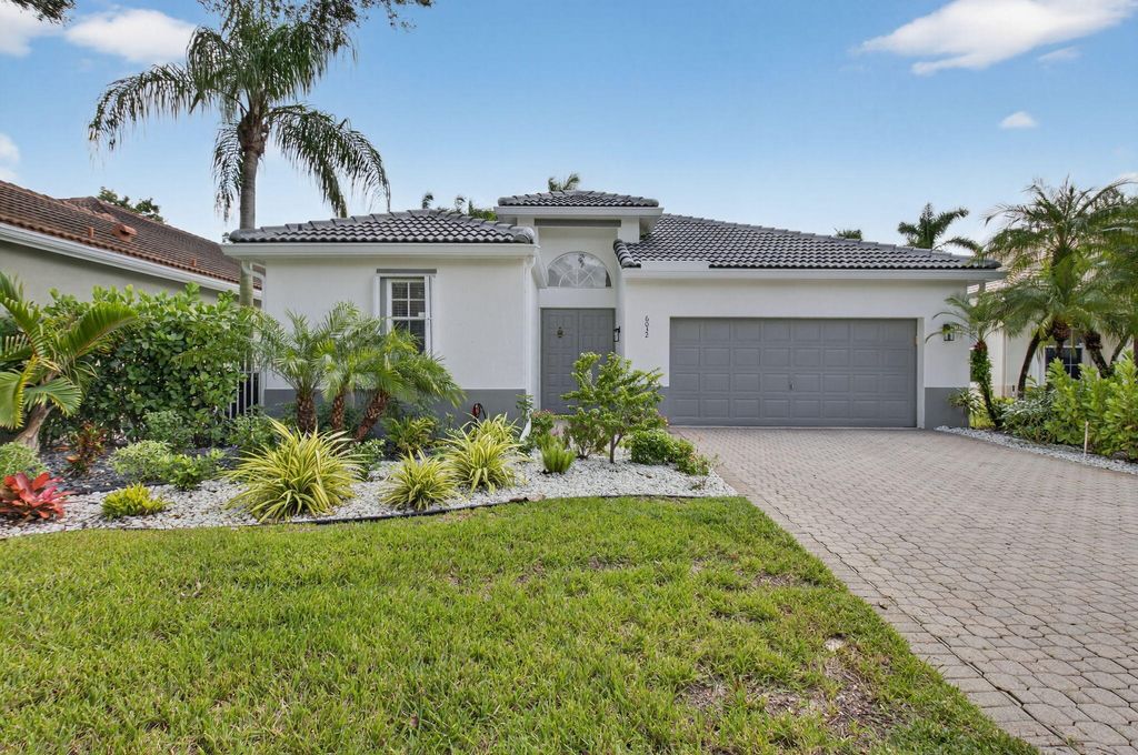 Photo of 6032 Rossmoor Lakes Court, Boynton Beach, FL 33437 (MLS # R11159124)