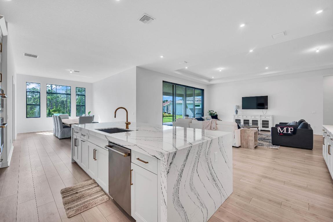 2989 SW Goldenglow Drive