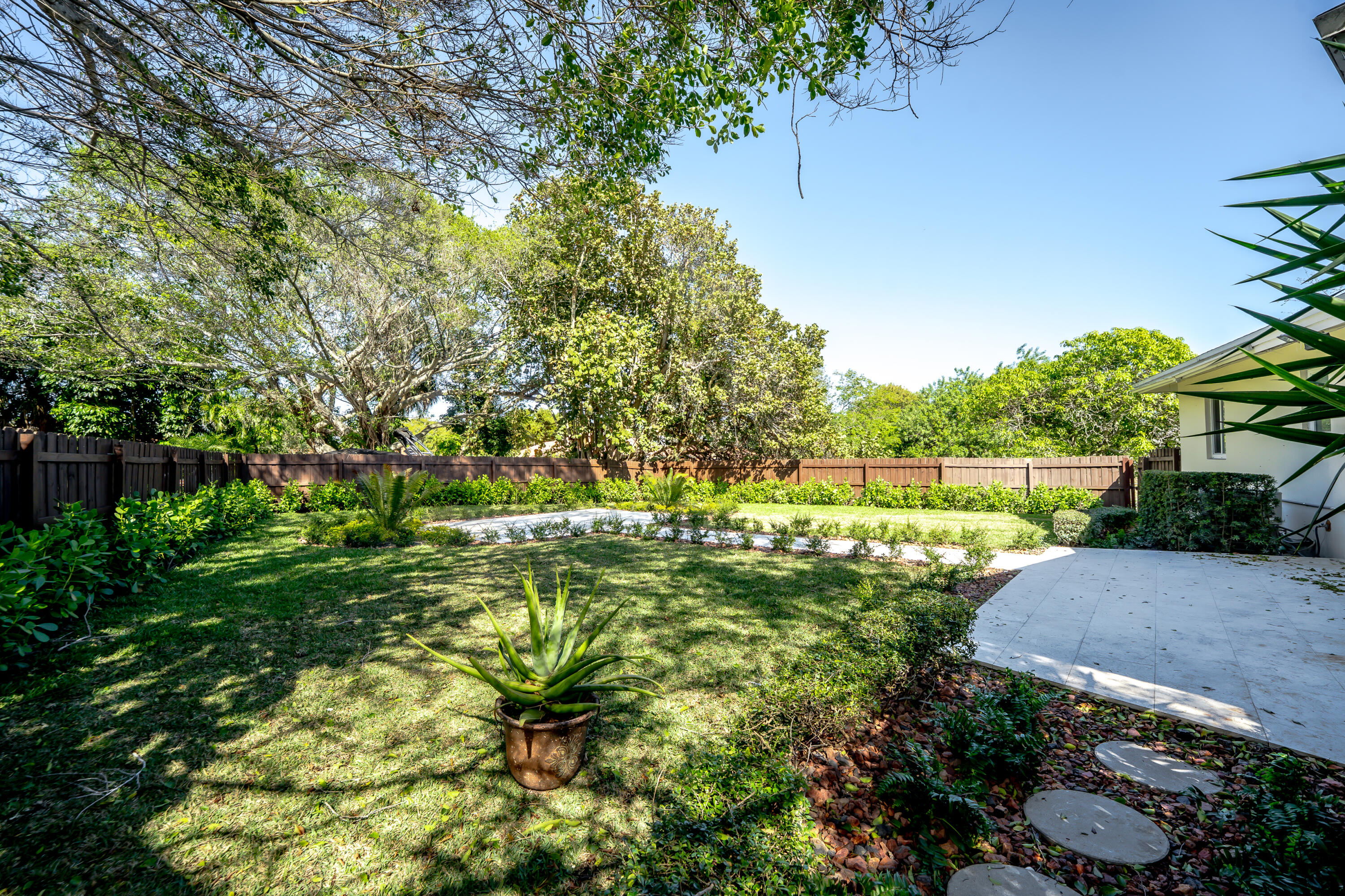 BOCA RATON HILLS SEC 3 - Residential Lease