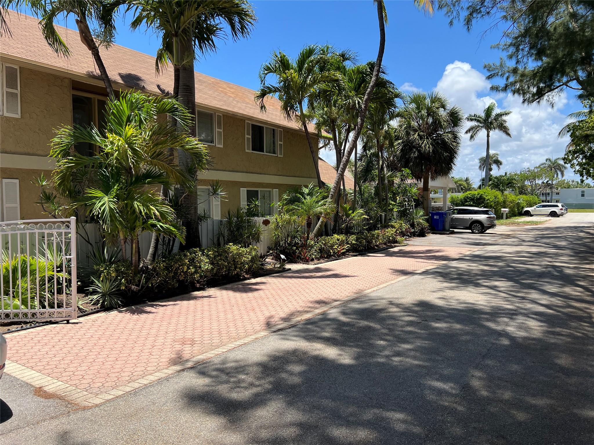 GREAT ONE BEDROOM, ONE BATH APARTMENT ONLY ONE BLOCK TO THE BEACH. THE APARTMENT IS ATTACHED TO A BEAUTIFUL PRIVATE RESIDENCE AND HAS BEEN COMPLETELY UPDATED. UPDATES INCLUDE A NEW KITCHEN AND APPLIANCES, BRAND NEW BATHROOM, NEW A/C, FULL SIZE WASHER & DRYER. VERY PRIVATE PORCH AND PATIO AREA. RENT INCLUDES WATER, FPL, AND INTERNET. SMALL PET OK. EASY TO SHOW.