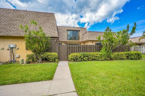 1204 Waterview Circle Palm Springs FL 33461