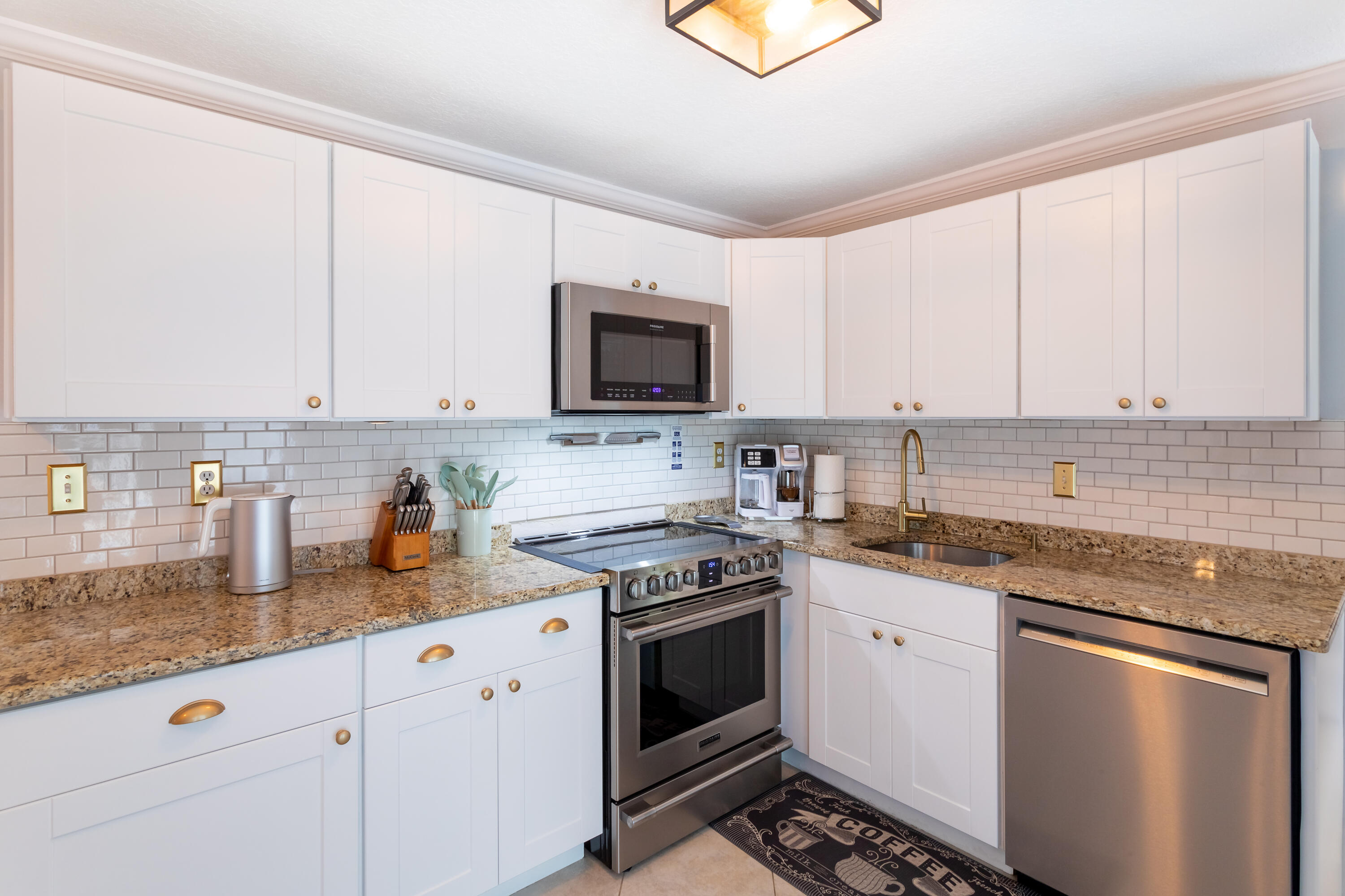 PALM BEACH SQUARE UNIT 6 - Residential Lease