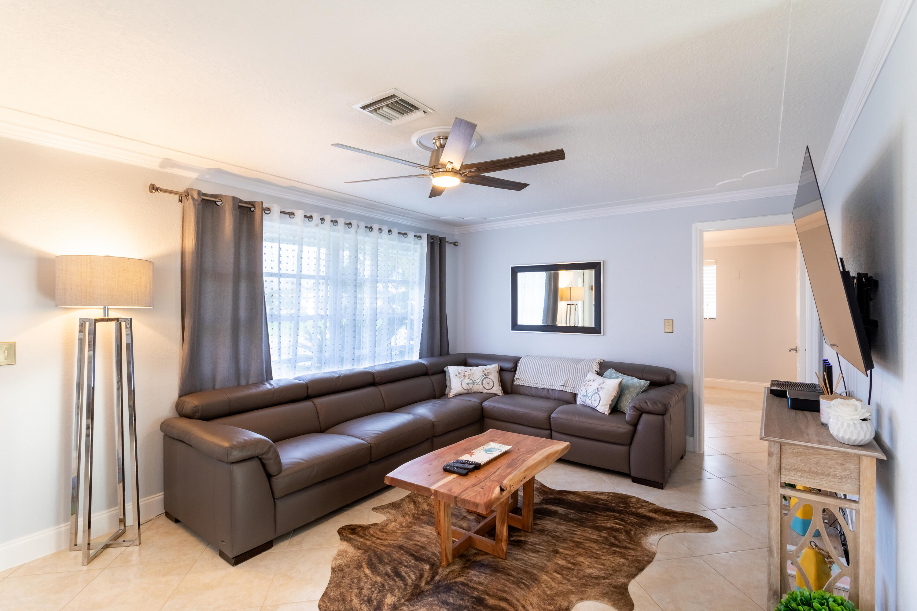 PALM BEACH SQUARE UNIT 6 - Residential Lease