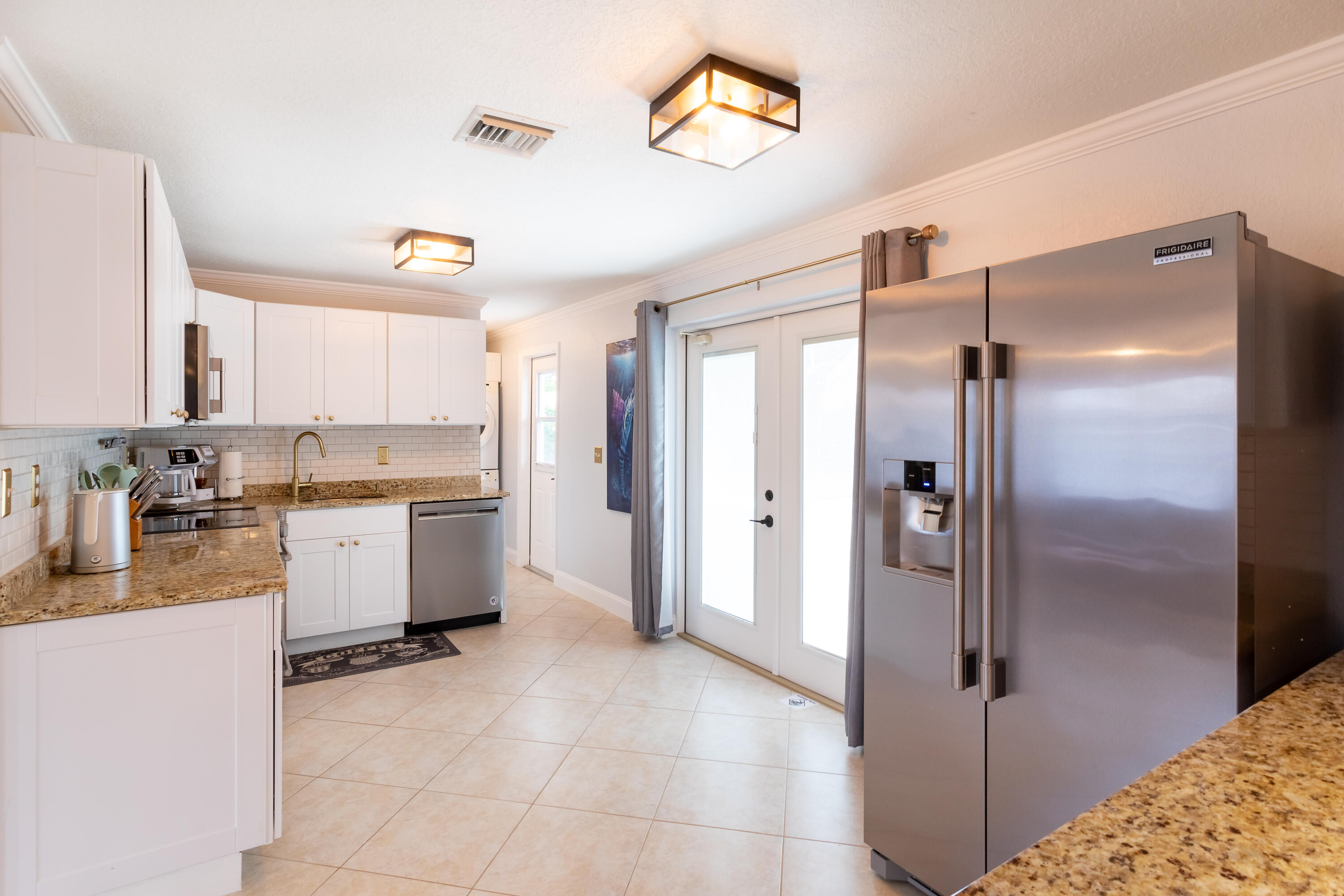 PALM BEACH SQUARE UNIT 6 - Residential Lease