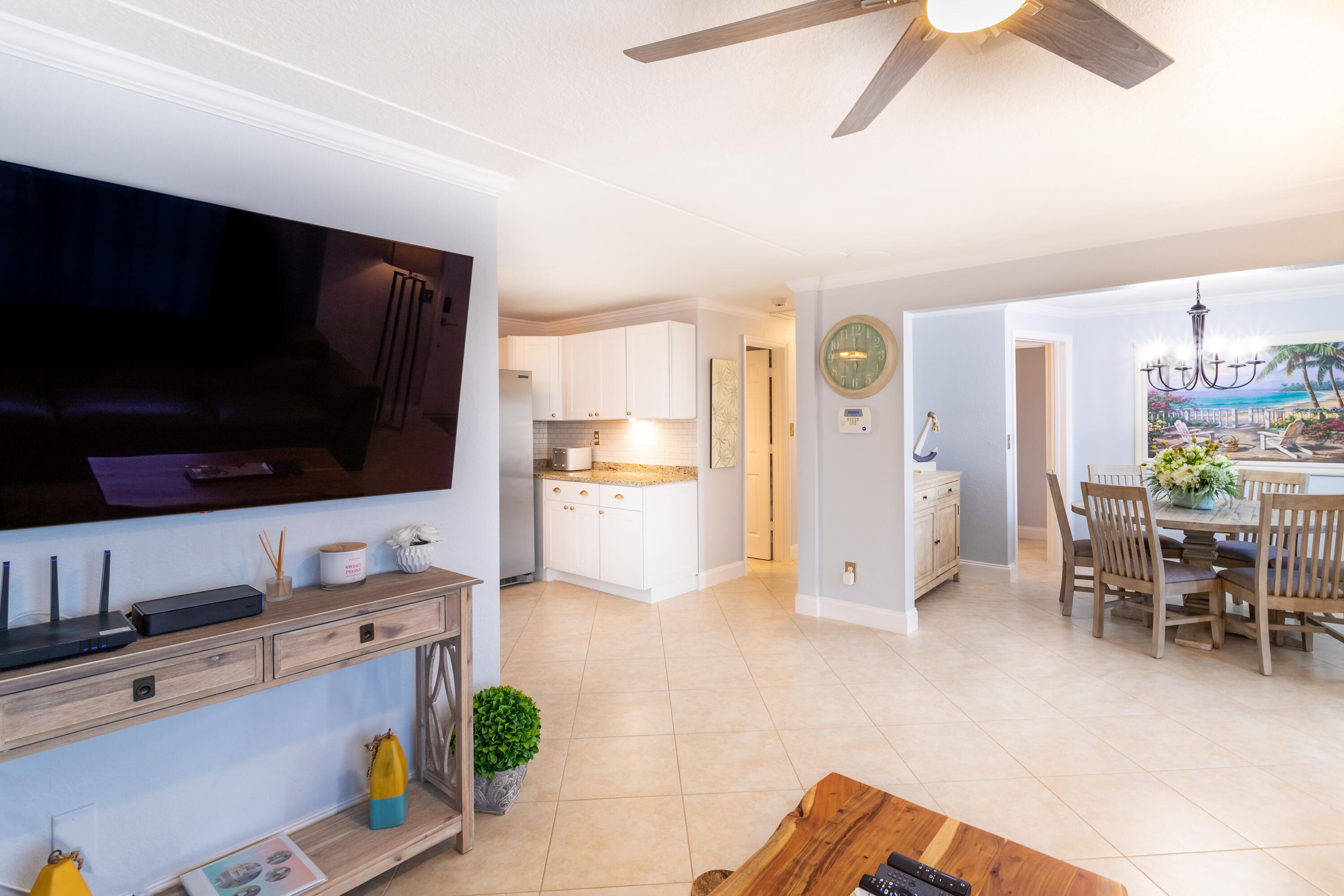 PALM BEACH SQUARE UNIT 6 - Residential Lease