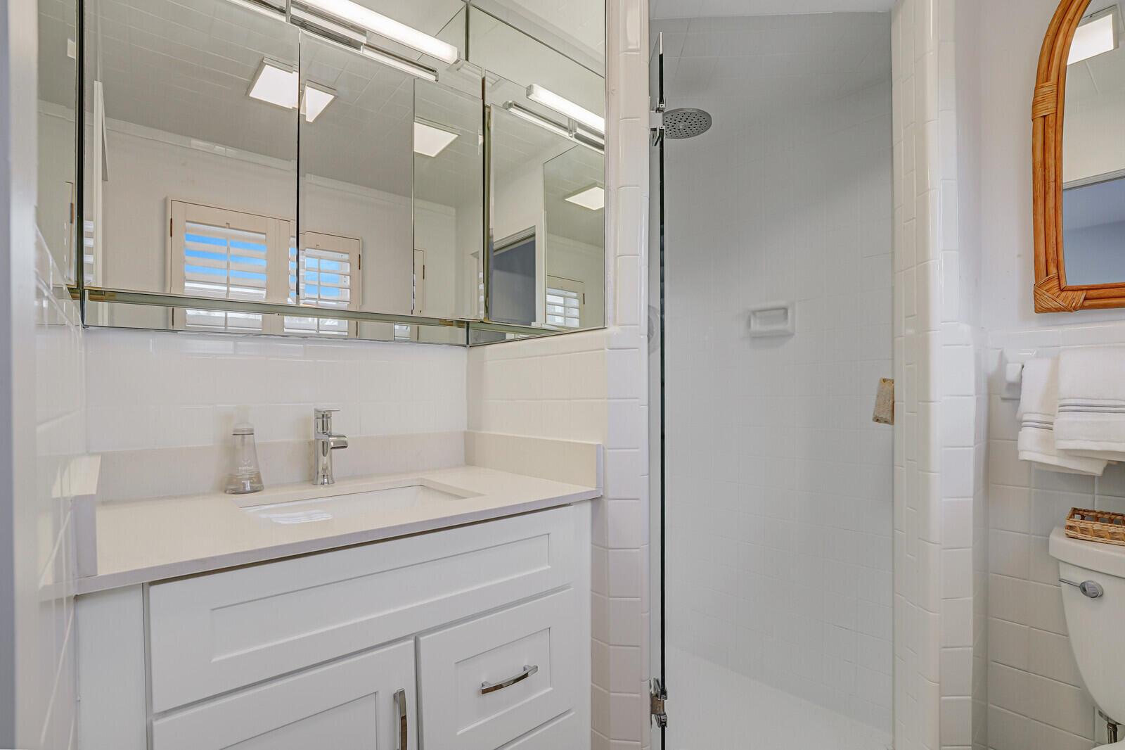PALM WORTH INC - Residential Lease