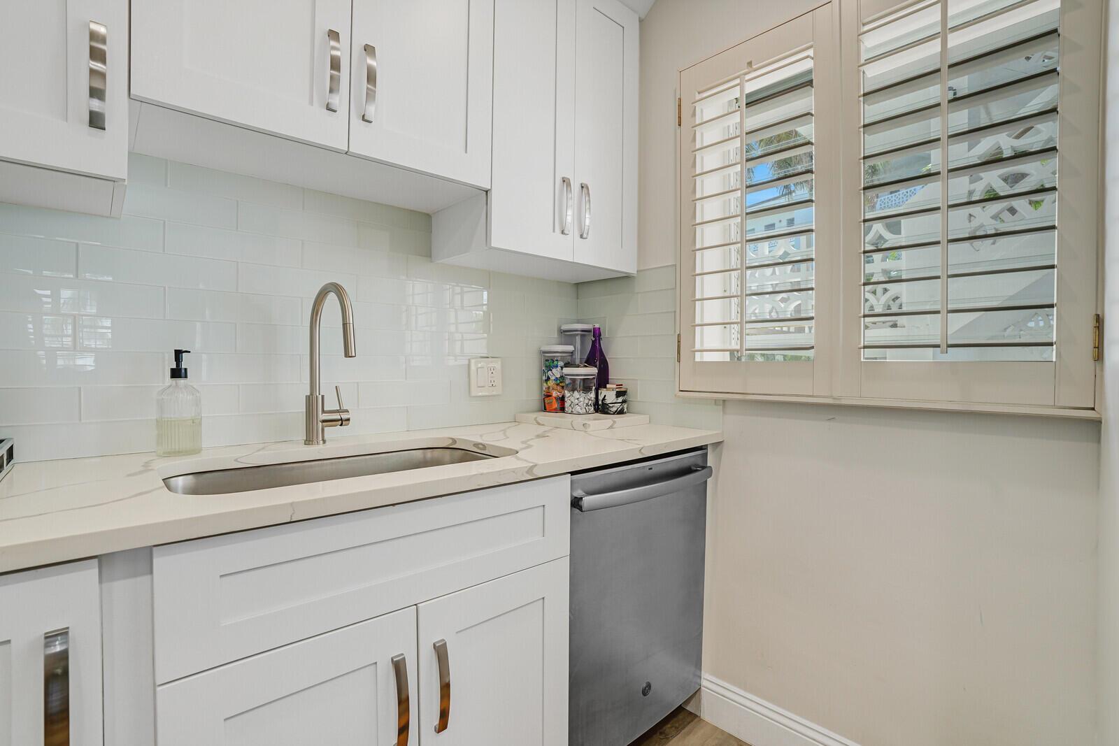 PALM WORTH INC - Residential Lease