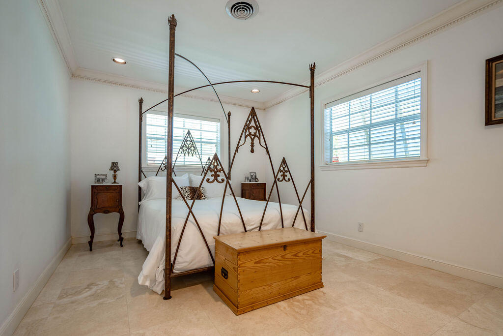 VENETIAN ISLES 3RD SEC - Residential