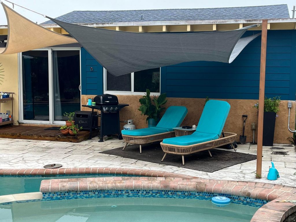 Photo of 262 NE 16th Street, Delray Beach, FL 33444 (MLS # R10957877)