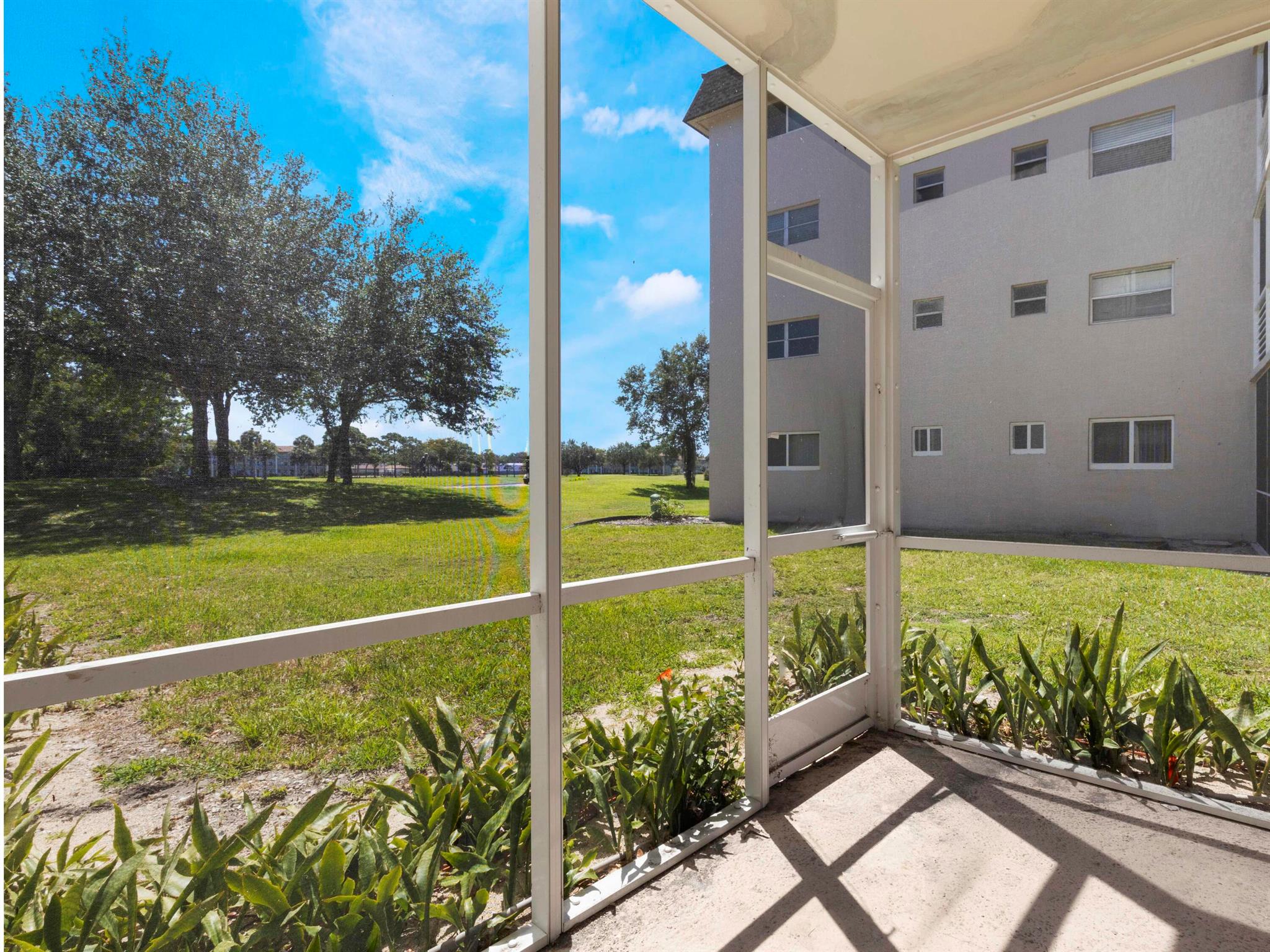 ARROWHEAD CONDO NO VII - Residential