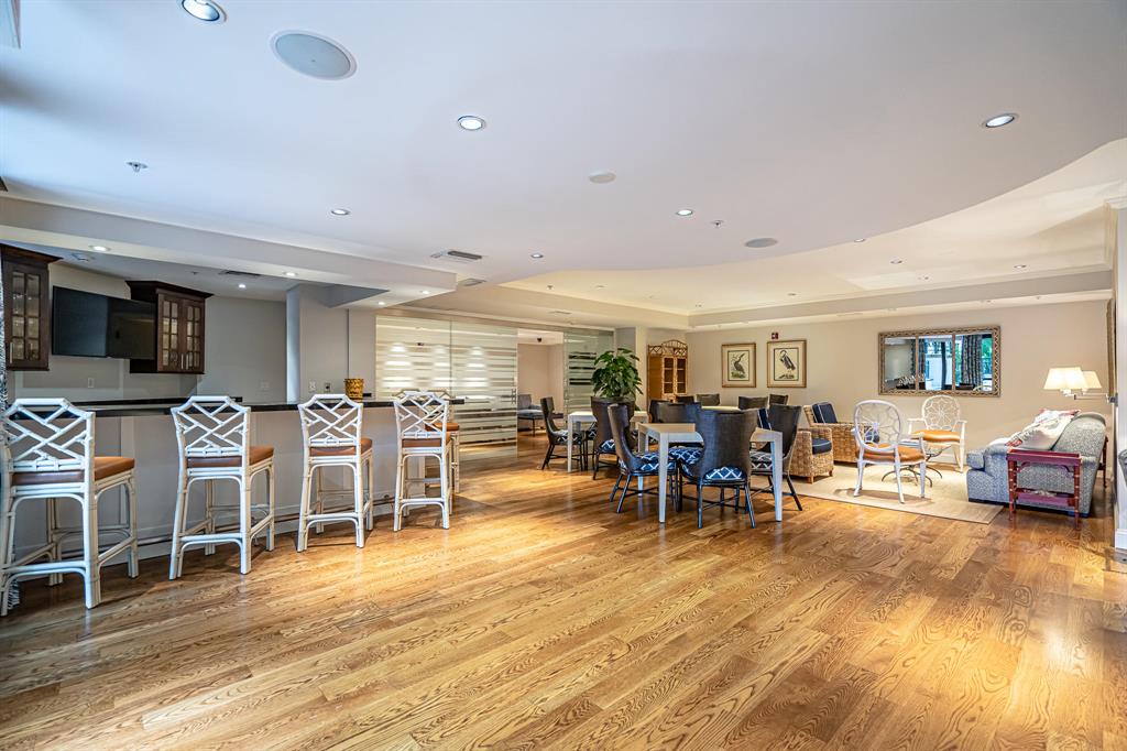 ONE CITY PLAZA - Residential