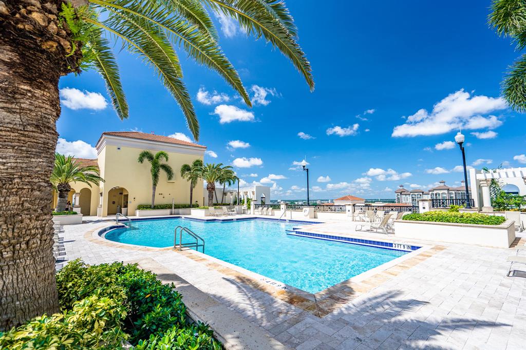 ONE CITY PLAZA - Residential