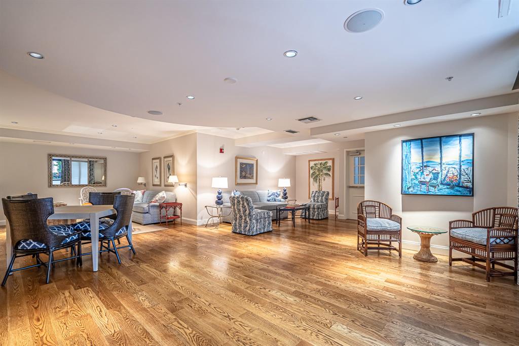 ONE CITY PLAZA - Residential