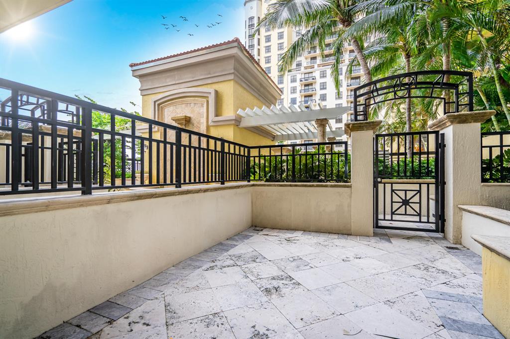 ONE CITY PLAZA - Residential